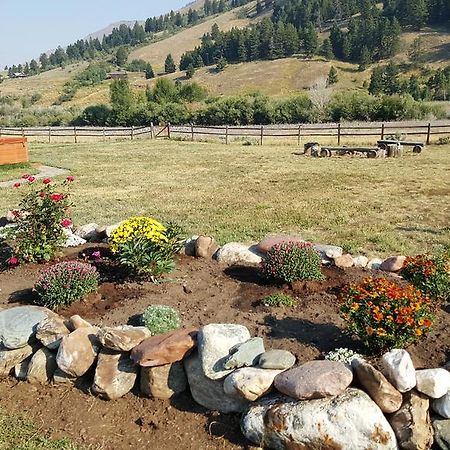 Montana Spirit Guest Lodge Cliff Lake Bagian luar foto